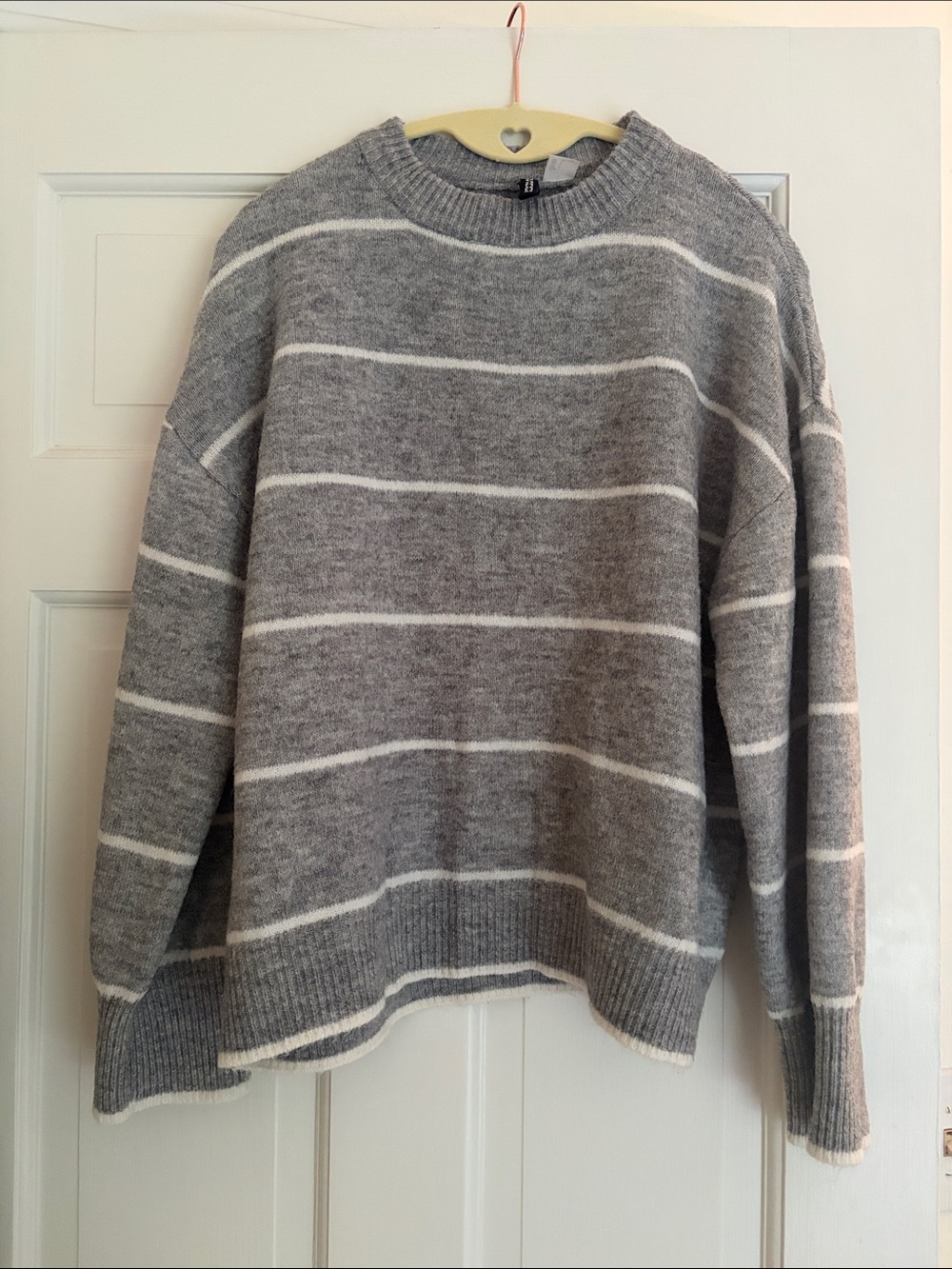 H&M Divided Gray Striped Sweater | L